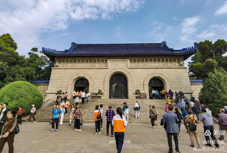 游览钟山风景名胜区